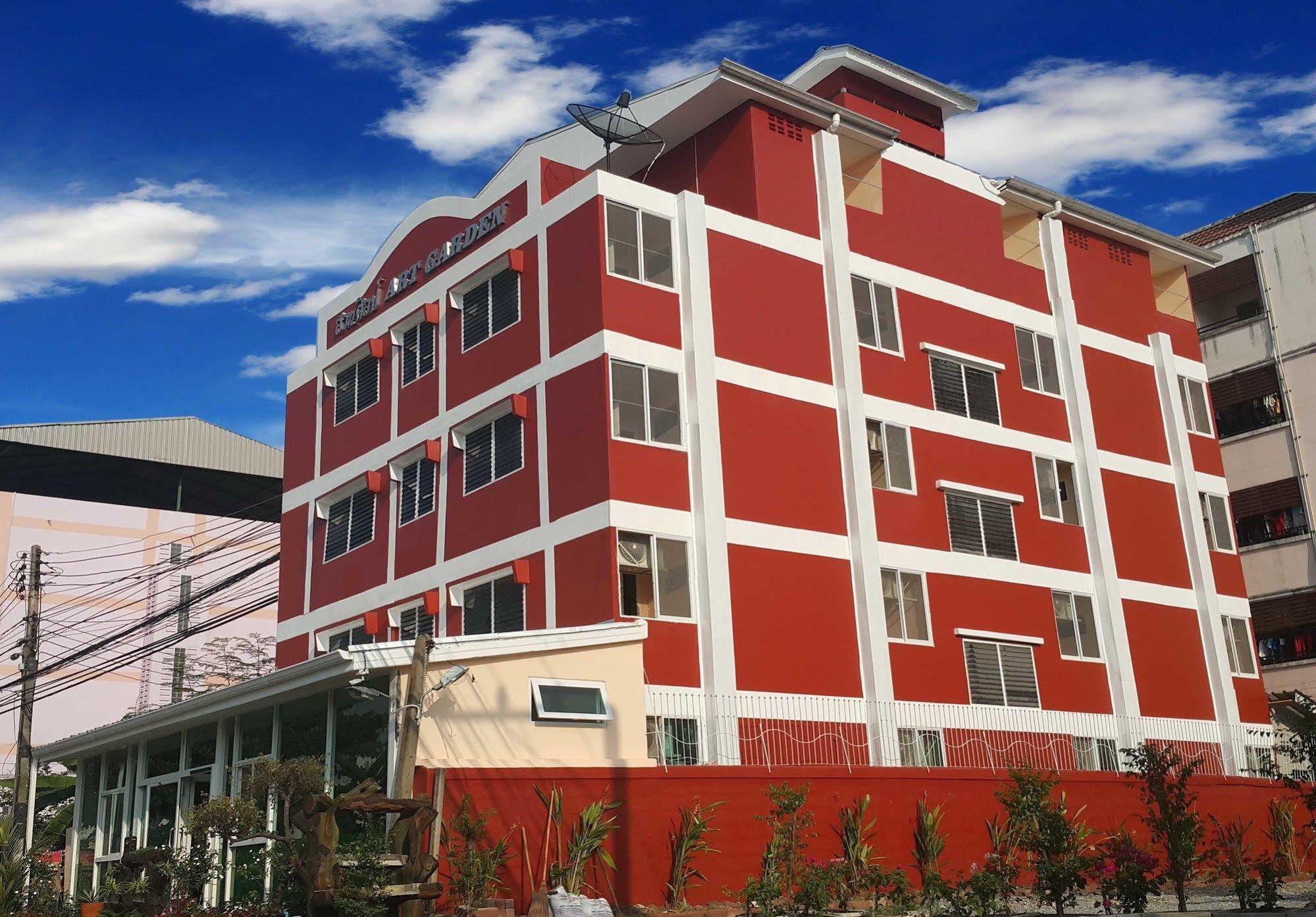 Suansin Art Garden Aparthotel Ban Lat Krachaeng Exteriör bild
