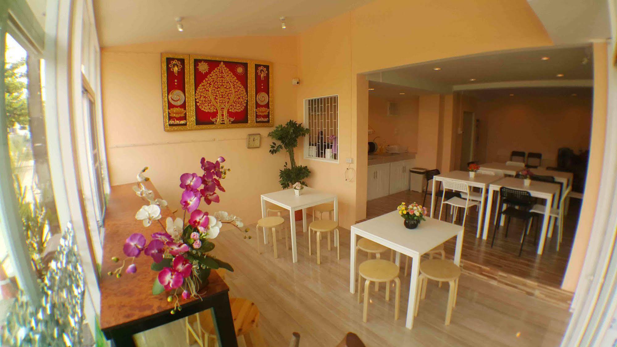 Suansin Art Garden Aparthotel Ban Lat Krachaeng Exteriör bild